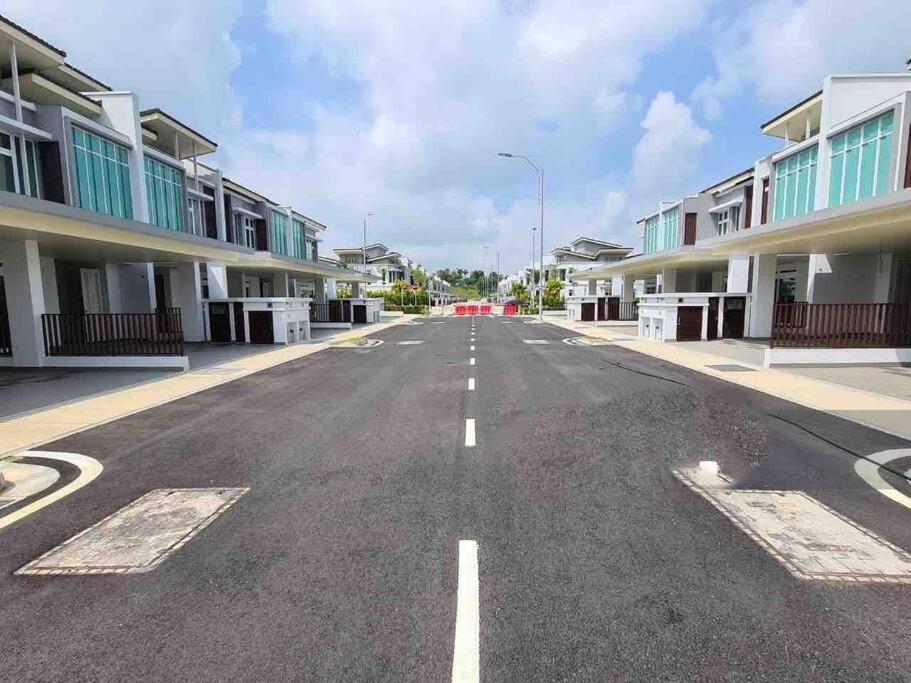 Luxury 2-Storey Terrace House Near Ioi City Mall Putrajaya Exterior foto